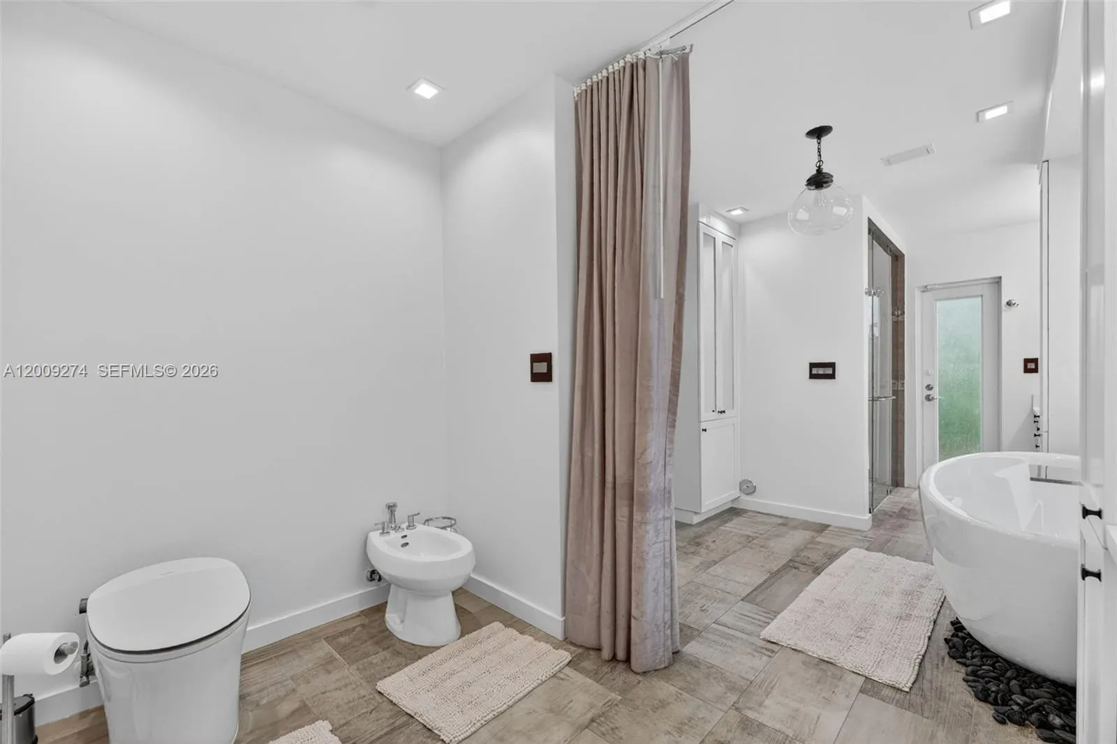 1865 Ne 197th Ter, Miami, Florida 33179, Miami, Florida 33179, 5 Bedrooms Bedrooms, ,4 BathroomsBathrooms,Residential Lease,For Rent,1865 Ne 197th Ter, Miami, Florida 33179,A12009274