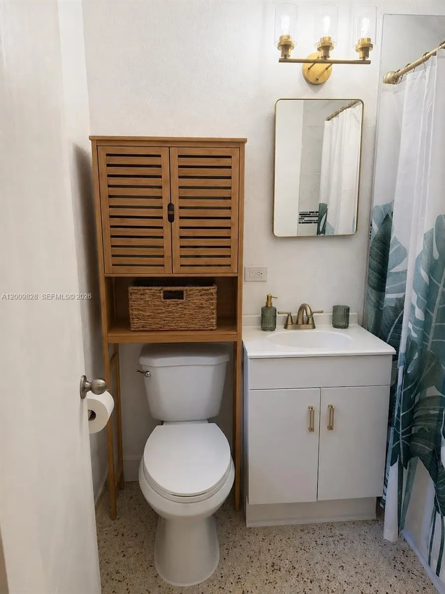 40 Salamanca Ave 8, Coral Gables, Florida 33134, Coral Gables, Florida 33134, 1 Bedroom Bedrooms, ,1 BathroomBathrooms,Residential Lease,For Rent,40 Salamanca Ave 8, Coral Gables, Florida 33134,A12009828