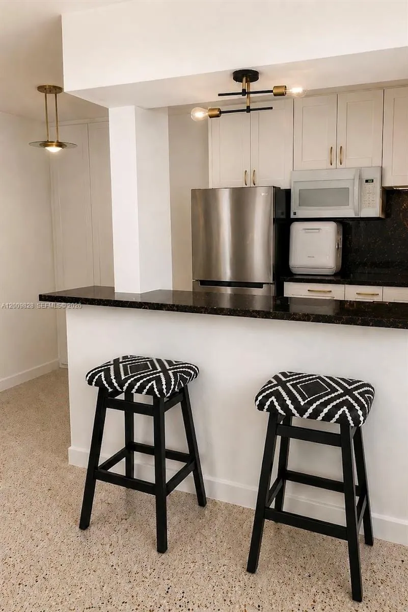 40 Salamanca Ave 8, Coral Gables, Florida 33134, Coral Gables, Florida 33134, 1 Bedroom Bedrooms, ,1 BathroomBathrooms,Residential Lease,For Rent,40 Salamanca Ave 8, Coral Gables, Florida 33134,A12009828