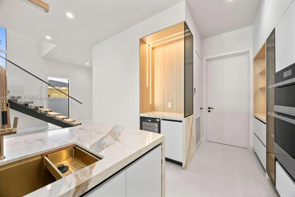 1137 Ne 11th Ave, Fort Lauderdale, Florida 33301, Fort Lauderdale, Florida 33301, 4 Bedrooms Bedrooms, ,3 BathroomsBathrooms,Residential,For Sale,1137 Ne 11th Ave, Fort Lauderdale, Florida 33301,A12009907