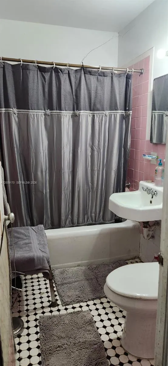 890 E 52nd St, Hialeah, Florida 33013, Hialeah, Florida 33013, 2 Bedrooms Bedrooms, ,1 BathroomBathrooms,Residential,For Sale,890 E 52nd St, Hialeah, Florida 33013,A12009170