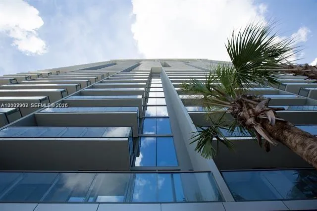 68 Se 6th St 3210, Miami, Florida 33131, Miami, Florida 33131, 2 Bedrooms Bedrooms, ,2 BathroomsBathrooms,Residential Lease,For Rent,68 Se 6th St 3210, Miami, Florida 33131,A12009963