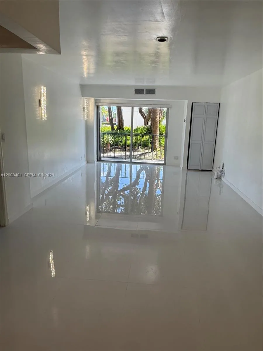 1625 Se 10th Ave 101, Fort Lauderdale, Florida 333, Fort Lauderdale, Florida 33316, 2 Bedrooms Bedrooms, ,2 BathroomsBathrooms,Residential,For Sale,1625 Se 10th Ave 101, Fort Lauderdale, Florida 333,A12008401