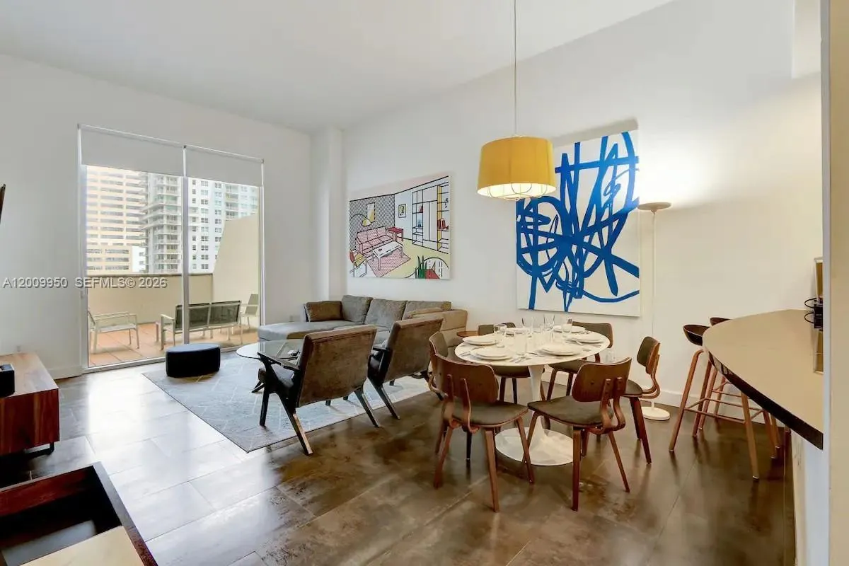 1200 Brickell Bay Dr 1404, Miami, Florida 33131, Miami, Florida 33131, 2 Bedrooms Bedrooms, ,1 BathroomBathrooms,Residential,For Sale,1200 Brickell Bay Dr 1404, Miami, Florida 33131,A12009950