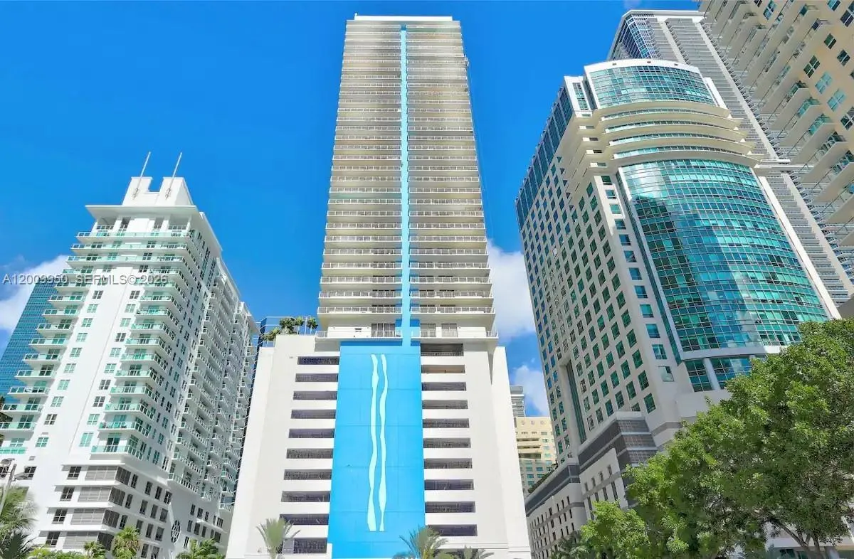 1200 Brickell Bay Dr 1404, Miami, Florida 33131, Miami, Florida 33131, 2 Bedrooms Bedrooms, ,1 BathroomBathrooms,Residential,For Sale,1200 Brickell Bay Dr 1404, Miami, Florida 33131,A12009950