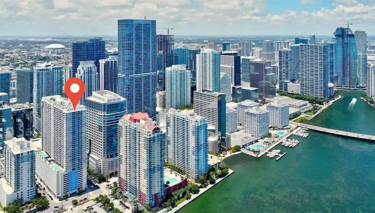 1200 Brickell Bay Dr 1404, Miami, Florida 33131, Miami, Florida 33131, 2 Bedrooms Bedrooms, ,1 BathroomBathrooms,Residential,For Sale,1200 Brickell Bay Dr 1404, Miami, Florida 33131,A12009950