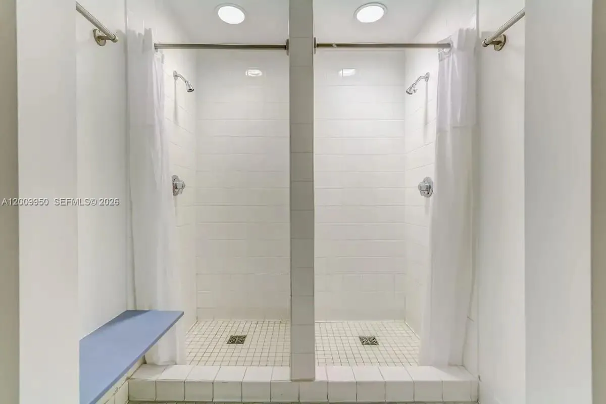 1200 Brickell Bay Dr 1404, Miami, Florida 33131, Miami, Florida 33131, 2 Bedrooms Bedrooms, ,1 BathroomBathrooms,Residential,For Sale,1200 Brickell Bay Dr 1404, Miami, Florida 33131,A12009950