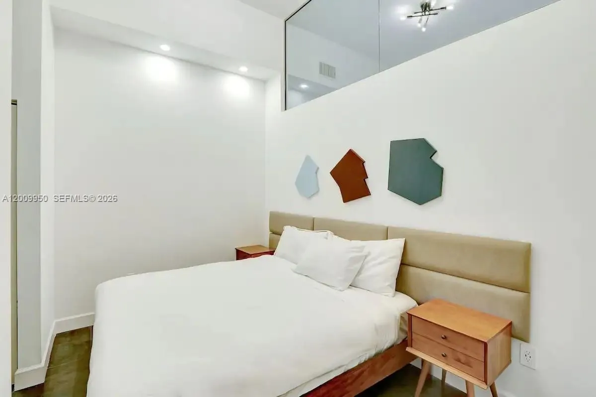 1200 Brickell Bay Dr 1404, Miami, Florida 33131, Miami, Florida 33131, 2 Bedrooms Bedrooms, ,1 BathroomBathrooms,Residential,For Sale,1200 Brickell Bay Dr 1404, Miami, Florida 33131,A12009950