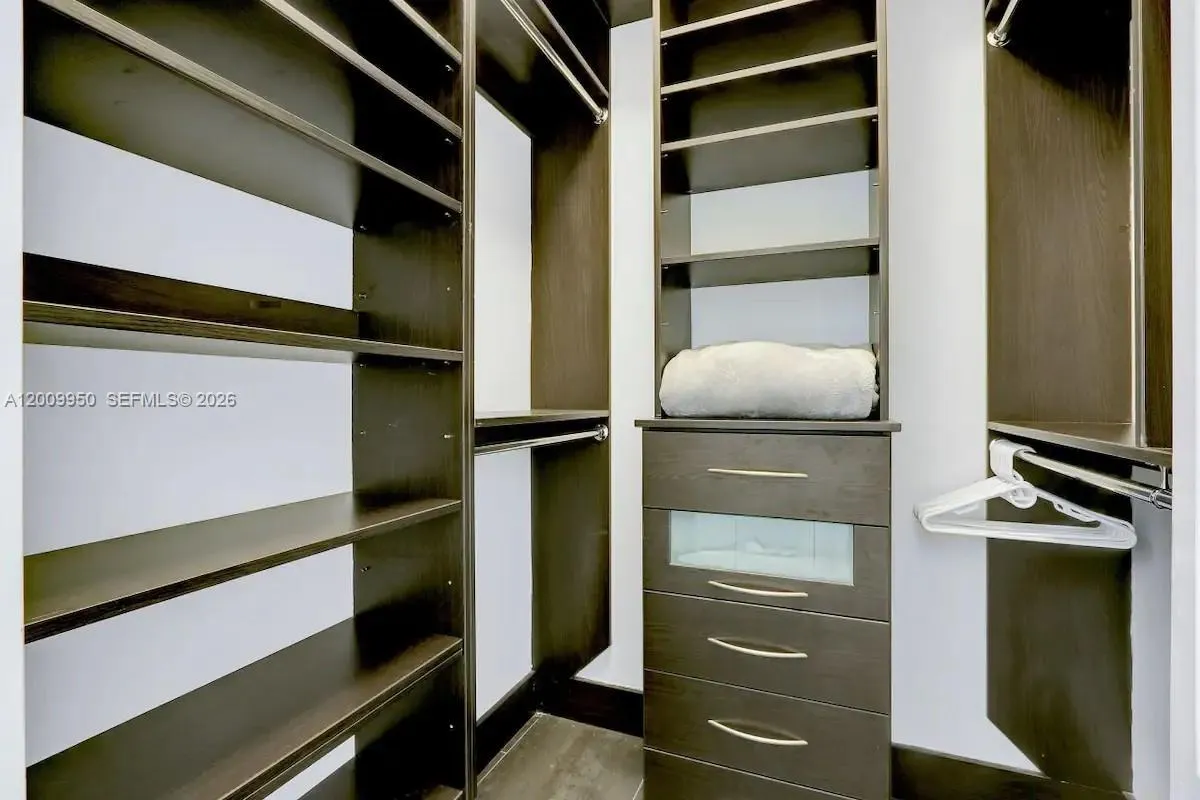 1200 Brickell Bay Dr 1404, Miami, Florida 33131, Miami, Florida 33131, 2 Bedrooms Bedrooms, ,1 BathroomBathrooms,Residential,For Sale,1200 Brickell Bay Dr 1404, Miami, Florida 33131,A12009950