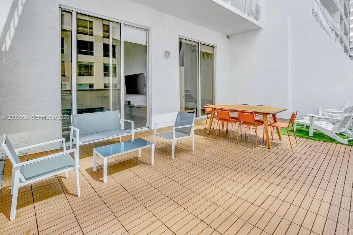 1200 Brickell Bay Dr 1404, Miami, Florida 33131, Miami, Florida 33131, 2 Bedrooms Bedrooms, ,1 BathroomBathrooms,Residential,For Sale,1200 Brickell Bay Dr 1404, Miami, Florida 33131,A12009950