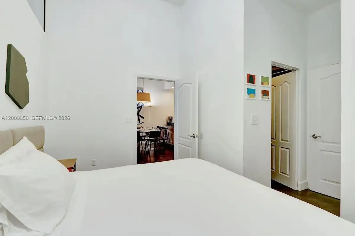 1200 Brickell Bay Dr 1404, Miami, Florida 33131, Miami, Florida 33131, 2 Bedrooms Bedrooms, ,1 BathroomBathrooms,Residential,For Sale,1200 Brickell Bay Dr 1404, Miami, Florida 33131,A12009950