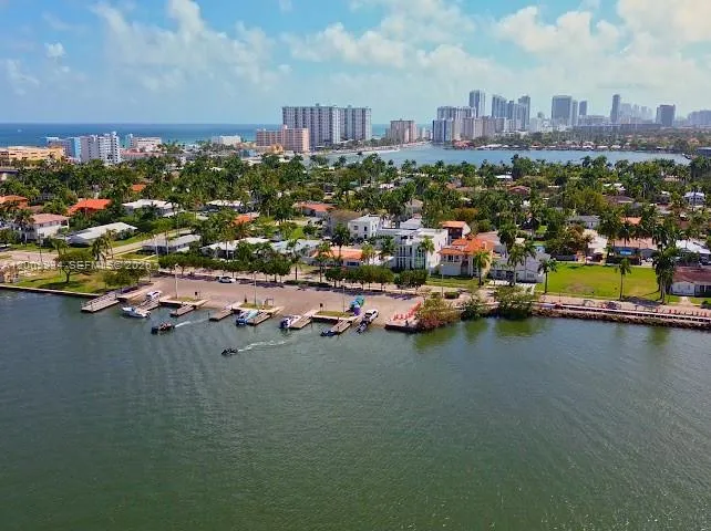 1435 Grant St, Hollywood, Florida 33020, Hollywood, Florida 33020, 4 Bedrooms Bedrooms, ,2 BathroomsBathrooms,Residential,For Sale,1435 Grant St, Hollywood, Florida 33020,A12009934