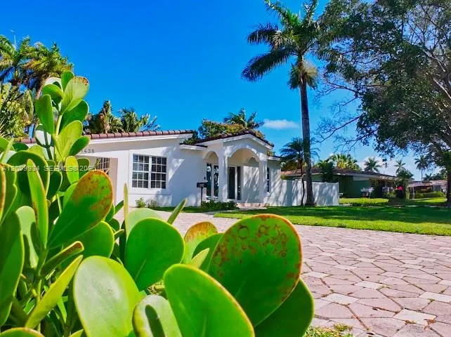 1435 Grant St, Hollywood, Florida 33020, Hollywood, Florida 33020, 4 Bedrooms Bedrooms, ,2 BathroomsBathrooms,Residential,For Sale,1435 Grant St, Hollywood, Florida 33020,A12009934