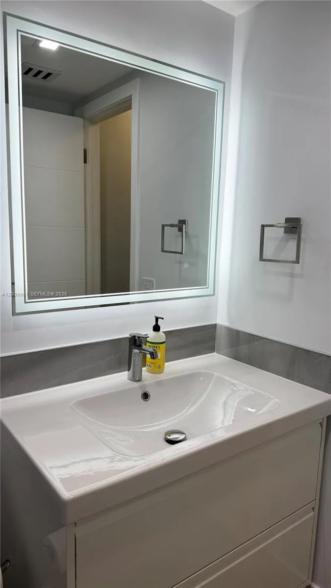 16465 Ne 22nd Ave 105, North Miami Beach, Florida, North Miami Beach, Florida 33160, 1 Bedroom Bedrooms, ,1 BathroomBathrooms,Residential Lease,For Rent,16465 Ne 22nd Ave 105, North Miami Beach, Florida ,A12009861