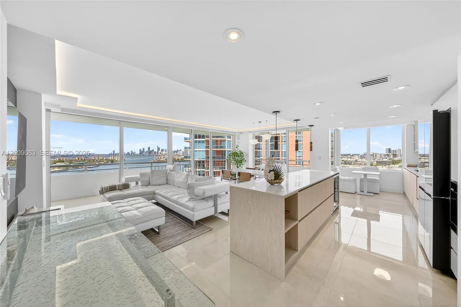 400 S Pointe Dr 2009, Miami Beach, Florida 33139, Miami Beach, Florida 33139, 2 Bedrooms Bedrooms, ,2 BathroomsBathrooms,Residential Lease,For Rent,400 S Pointe Dr 2009, Miami Beach, Florida 33139,A12009063