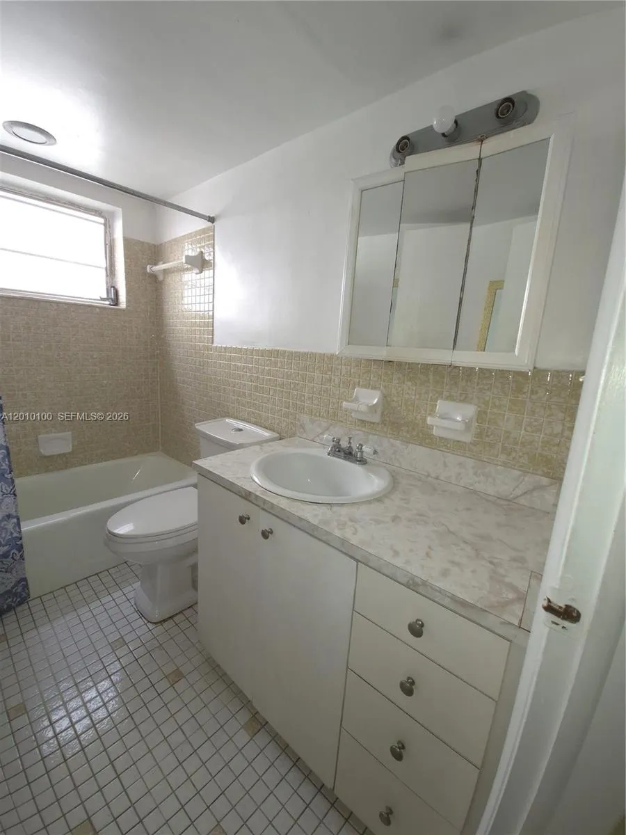 1826 Cleveland St 3, Hollywood, Florida 33020, Hollywood, Florida 33020, 1 Bedroom Bedrooms, ,1 BathroomBathrooms,Residential Lease,For Rent,1826 Cleveland St 3, Hollywood, Florida 33020,A12010100