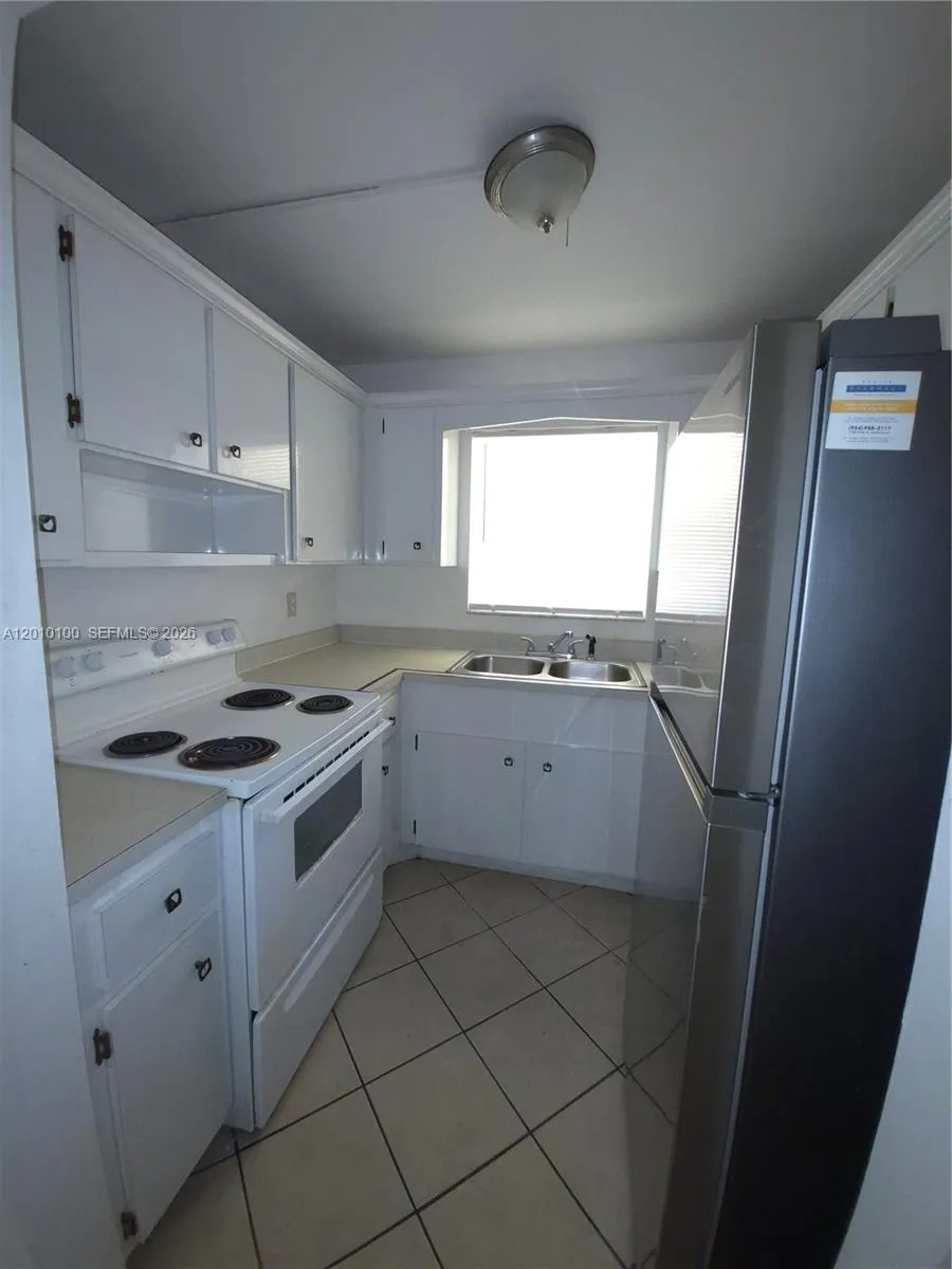 1826 Cleveland St 3, Hollywood, Florida 33020, Hollywood, Florida 33020, 1 Bedroom Bedrooms, ,1 BathroomBathrooms,Residential Lease,For Rent,1826 Cleveland St 3, Hollywood, Florida 33020,A12010100