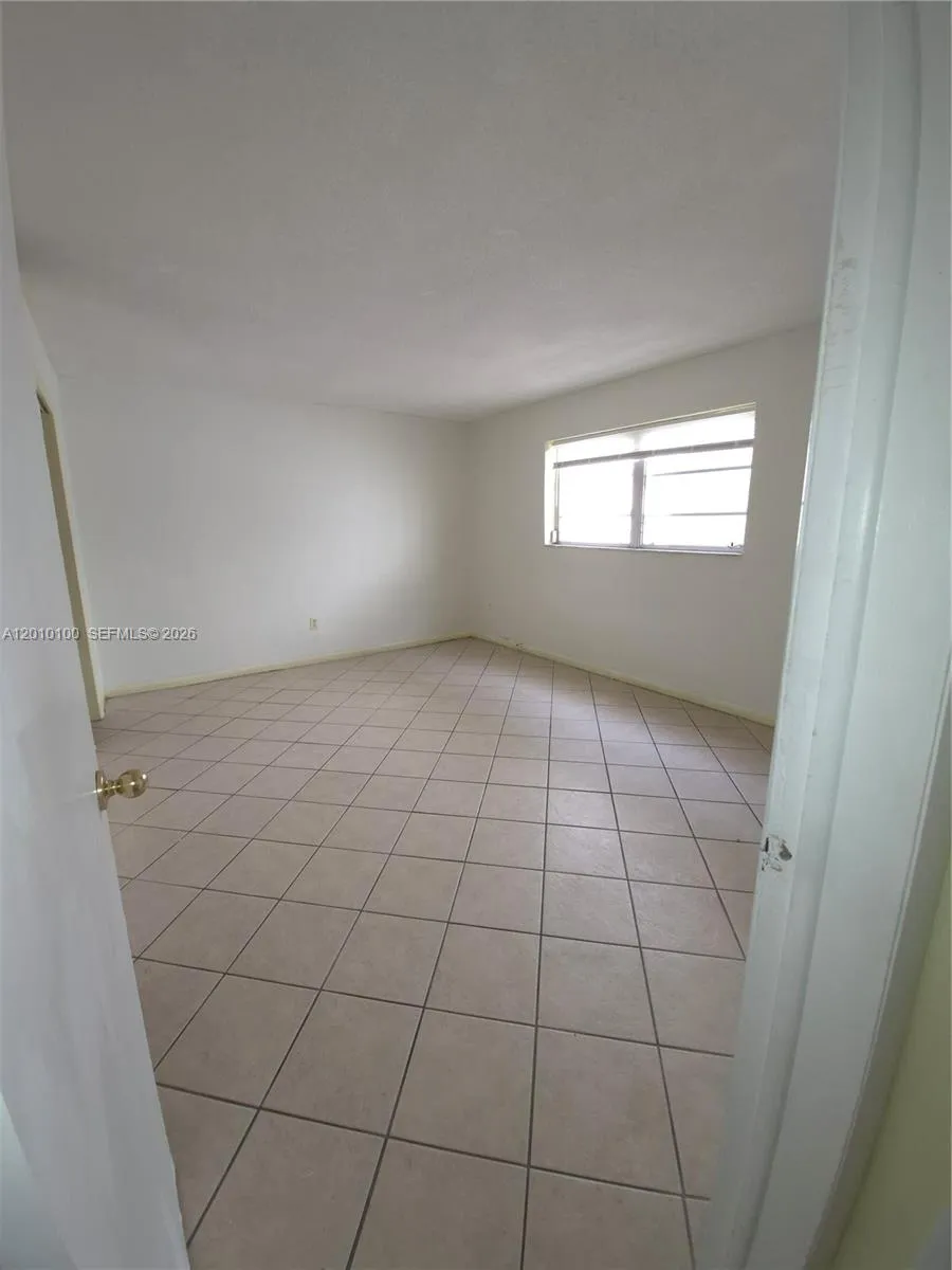 1826 Cleveland St 3, Hollywood, Florida 33020, Hollywood, Florida 33020, 1 Bedroom Bedrooms, ,1 BathroomBathrooms,Residential Lease,For Rent,1826 Cleveland St 3, Hollywood, Florida 33020,A12010100