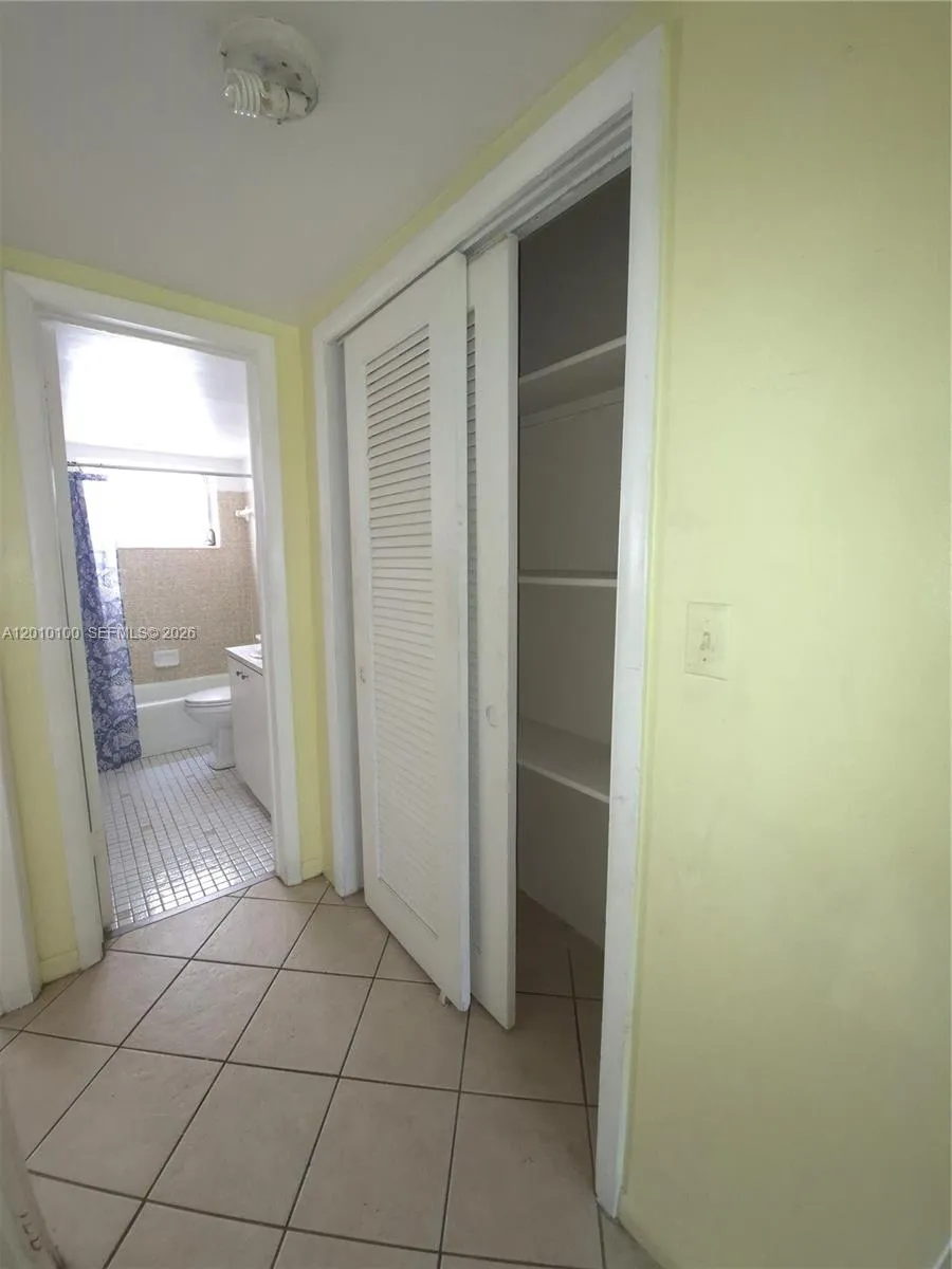 1826 Cleveland St 3, Hollywood, Florida 33020, Hollywood, Florida 33020, 1 Bedroom Bedrooms, ,1 BathroomBathrooms,Residential Lease,For Rent,1826 Cleveland St 3, Hollywood, Florida 33020,A12010100