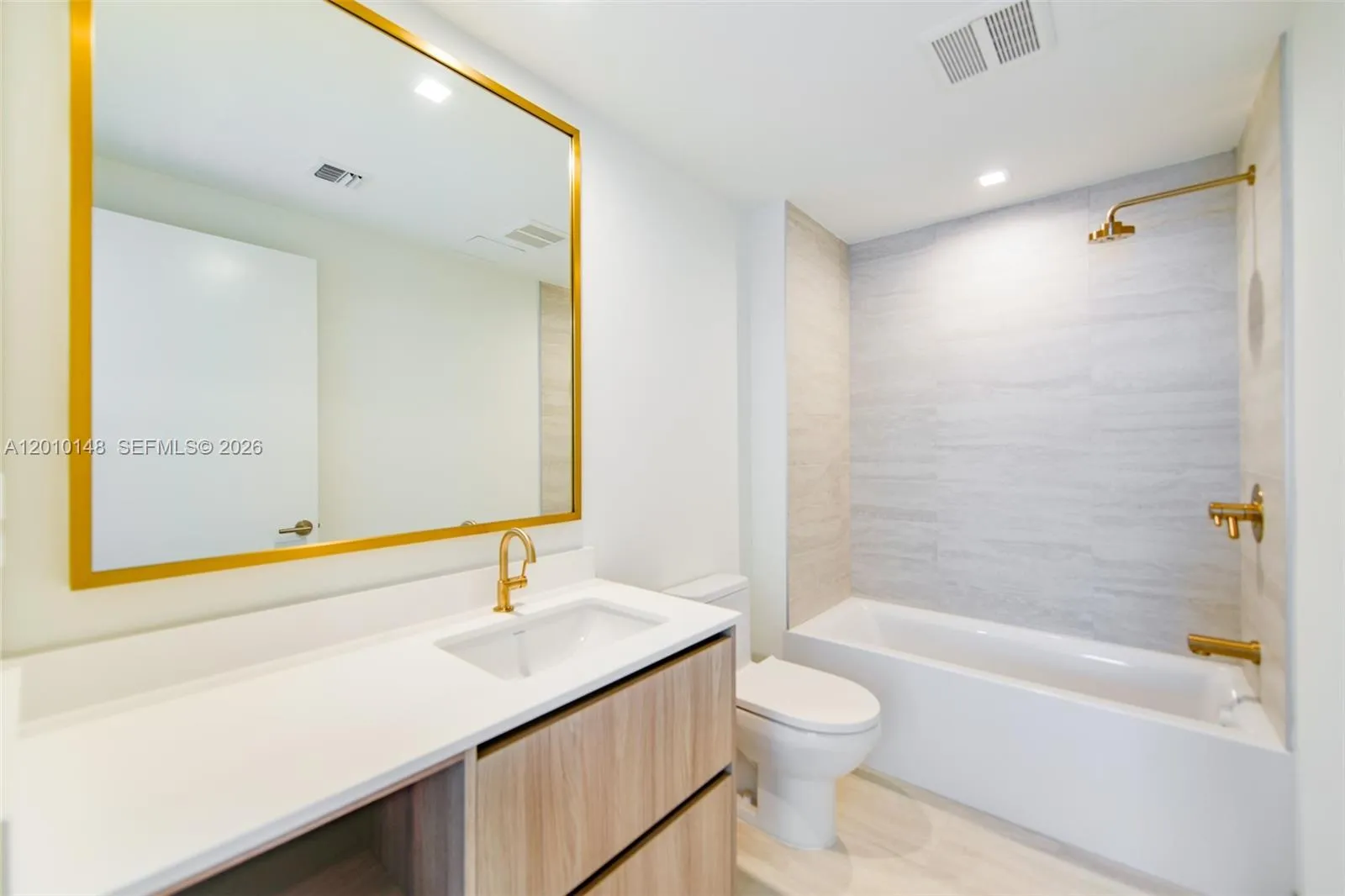 77 Se 5 Street 2604, Miami, Florida 33131, Miami, Florida 33131, ,1 BathroomBathrooms,Residential Lease,For Rent,77 Se 5 Street 2604, Miami, Florida 33131,A12010148