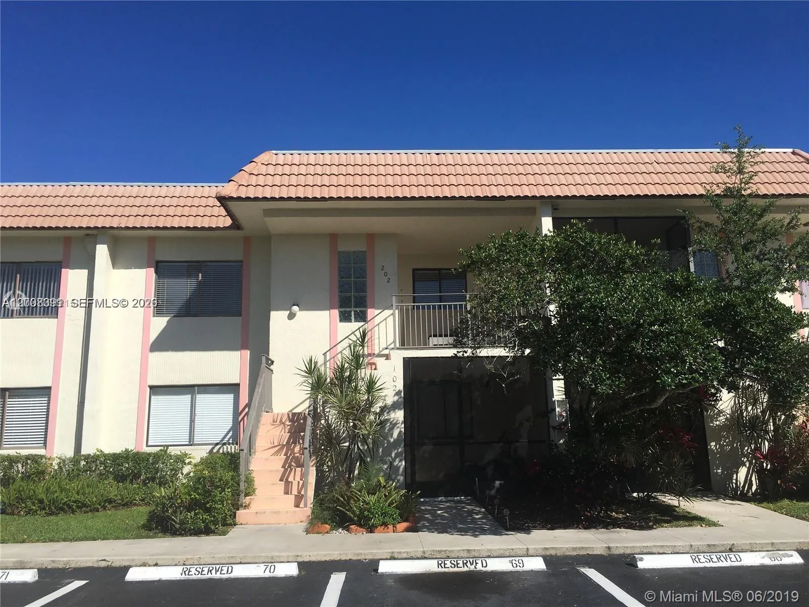 405 Lakeview Dr 202, Weston, Florida 33326, Weston, Florida 33326, 2 Bedrooms Bedrooms, ,2 BathroomsBathrooms,Residential Lease,For Rent,405 Lakeview Dr 202, Weston, Florida 33326,A12008391