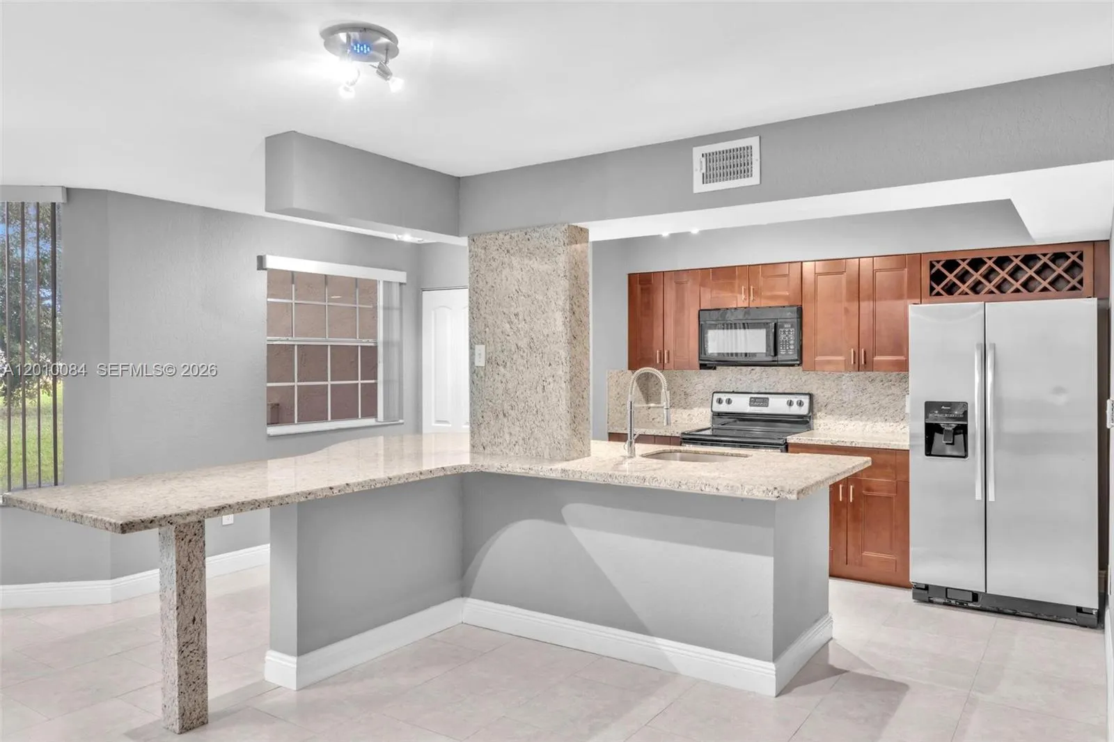 2881 N Oakland Forest Dr 105, Oakland Park, Florid, Oakland Park, Florida 33309, 2 Bedrooms Bedrooms, ,2 BathroomsBathrooms,Residential Lease,For Rent,2881 N Oakland Forest Dr 105, Oakland Park, Florid,A12010084