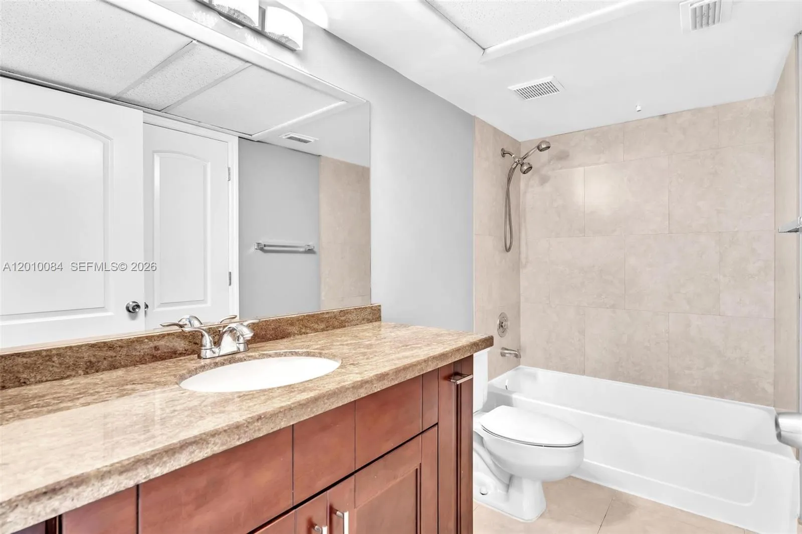 2881 N Oakland Forest Dr 105, Oakland Park, Florid, Oakland Park, Florida 33309, 2 Bedrooms Bedrooms, ,2 BathroomsBathrooms,Residential Lease,For Rent,2881 N Oakland Forest Dr 105, Oakland Park, Florid,A12010084