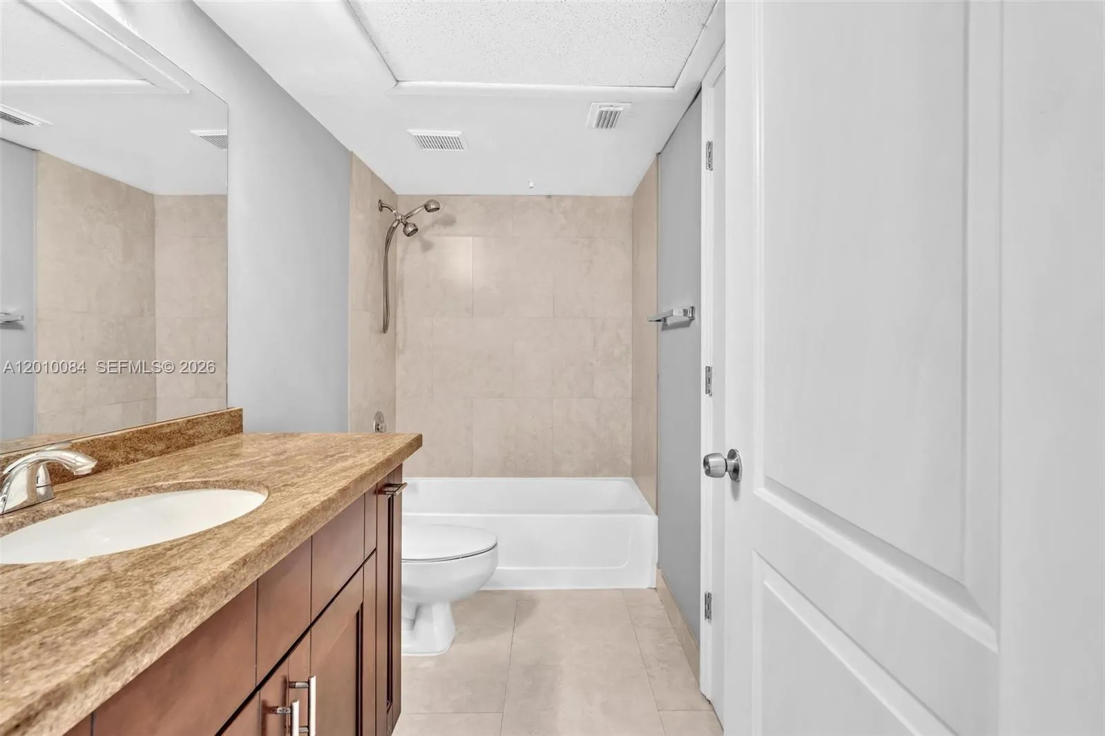 2881 N Oakland Forest Dr 105, Oakland Park, Florid, Oakland Park, Florida 33309, 2 Bedrooms Bedrooms, ,2 BathroomsBathrooms,Residential Lease,For Rent,2881 N Oakland Forest Dr 105, Oakland Park, Florid,A12010084