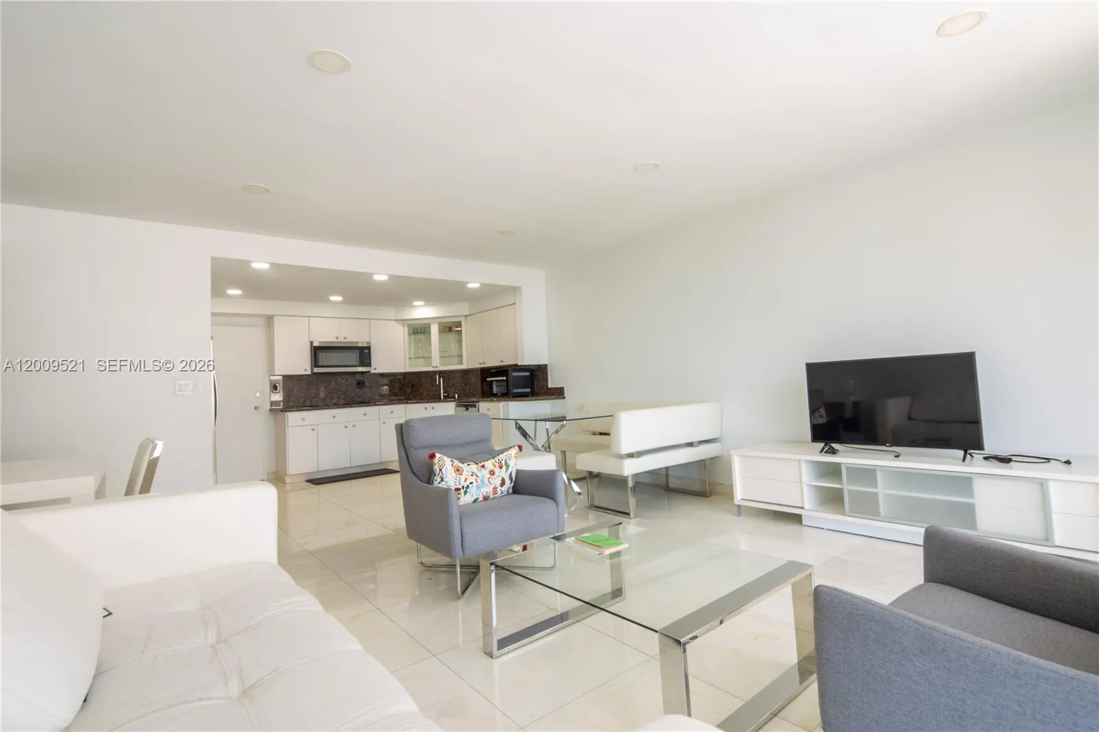 1408 Brickell Bay Dr 1002, Miami, Florida 33131, Miami, Florida 33131, 1 Bedroom Bedrooms, ,1 BathroomBathrooms,Residential Lease,For Rent,1408 Brickell Bay Dr 1002, Miami, Florida 33131,A12009521