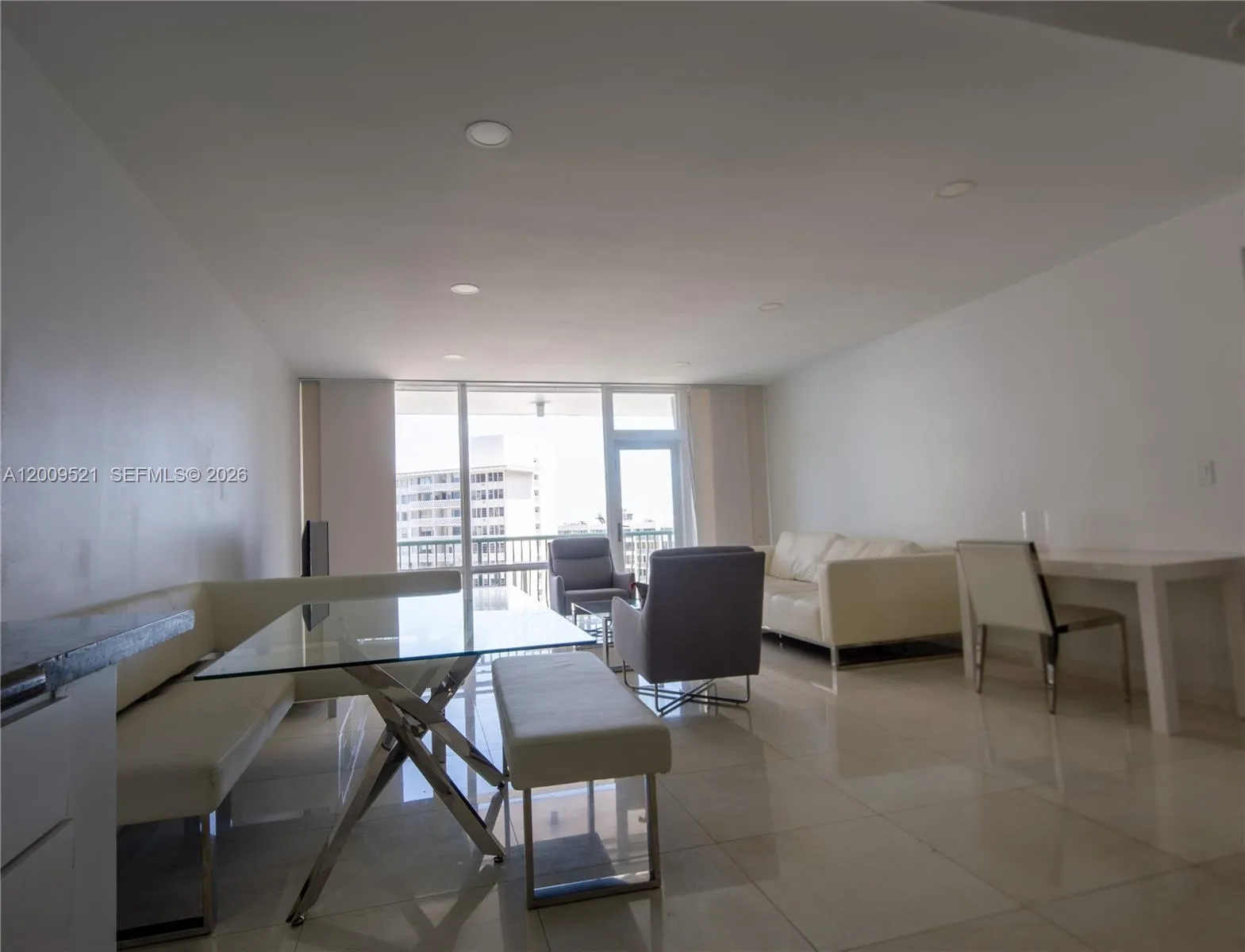 1408 Brickell Bay Dr 1002, Miami, Florida 33131, Miami, Florida 33131, 1 Bedroom Bedrooms, ,1 BathroomBathrooms,Residential Lease,For Rent,1408 Brickell Bay Dr 1002, Miami, Florida 33131,A12009521