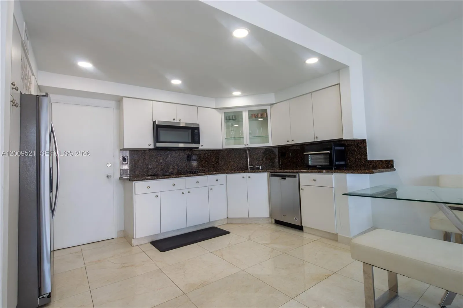 1408 Brickell Bay Dr 1002, Miami, Florida 33131, Miami, Florida 33131, 1 Bedroom Bedrooms, ,1 BathroomBathrooms,Residential Lease,For Rent,1408 Brickell Bay Dr 1002, Miami, Florida 33131,A12009521