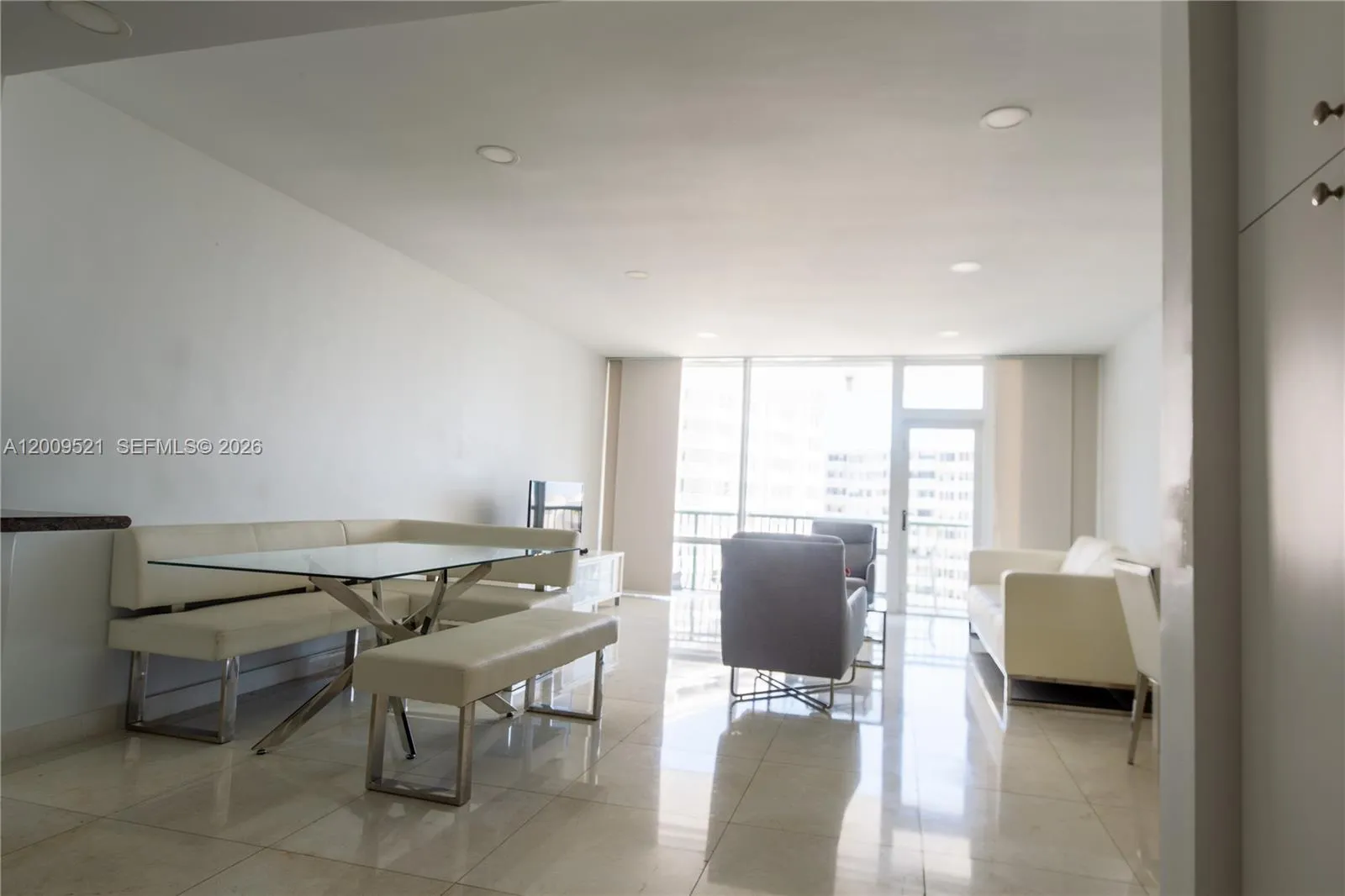 1408 Brickell Bay Dr 1002, Miami, Florida 33131, Miami, Florida 33131, 1 Bedroom Bedrooms, ,1 BathroomBathrooms,Residential Lease,For Rent,1408 Brickell Bay Dr 1002, Miami, Florida 33131,A12009521