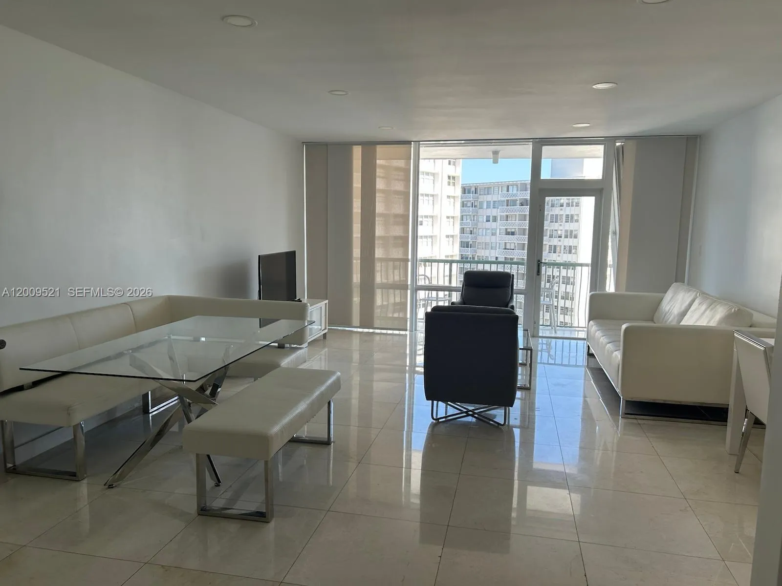 1408 Brickell Bay Dr 1002, Miami, Florida 33131, Miami, Florida 33131, 1 Bedroom Bedrooms, ,1 BathroomBathrooms,Residential Lease,For Rent,1408 Brickell Bay Dr 1002, Miami, Florida 33131,A12009521
