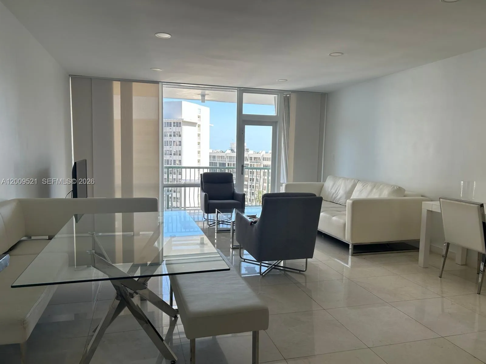 1408 Brickell Bay Dr 1002, Miami, Florida 33131, Miami, Florida 33131, 1 Bedroom Bedrooms, ,1 BathroomBathrooms,Residential Lease,For Rent,1408 Brickell Bay Dr 1002, Miami, Florida 33131,A12009521