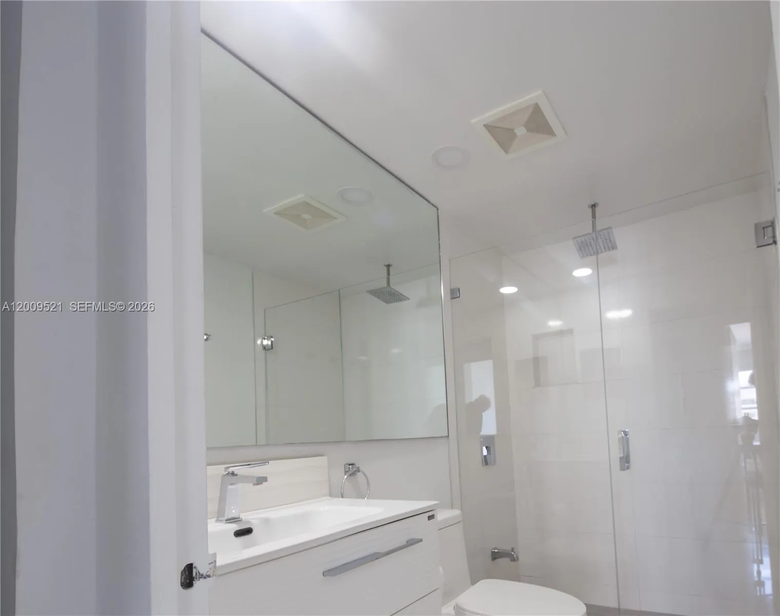 1408 Brickell Bay Dr 1002, Miami, Florida 33131, Miami, Florida 33131, 1 Bedroom Bedrooms, ,1 BathroomBathrooms,Residential Lease,For Rent,1408 Brickell Bay Dr 1002, Miami, Florida 33131,A12009521