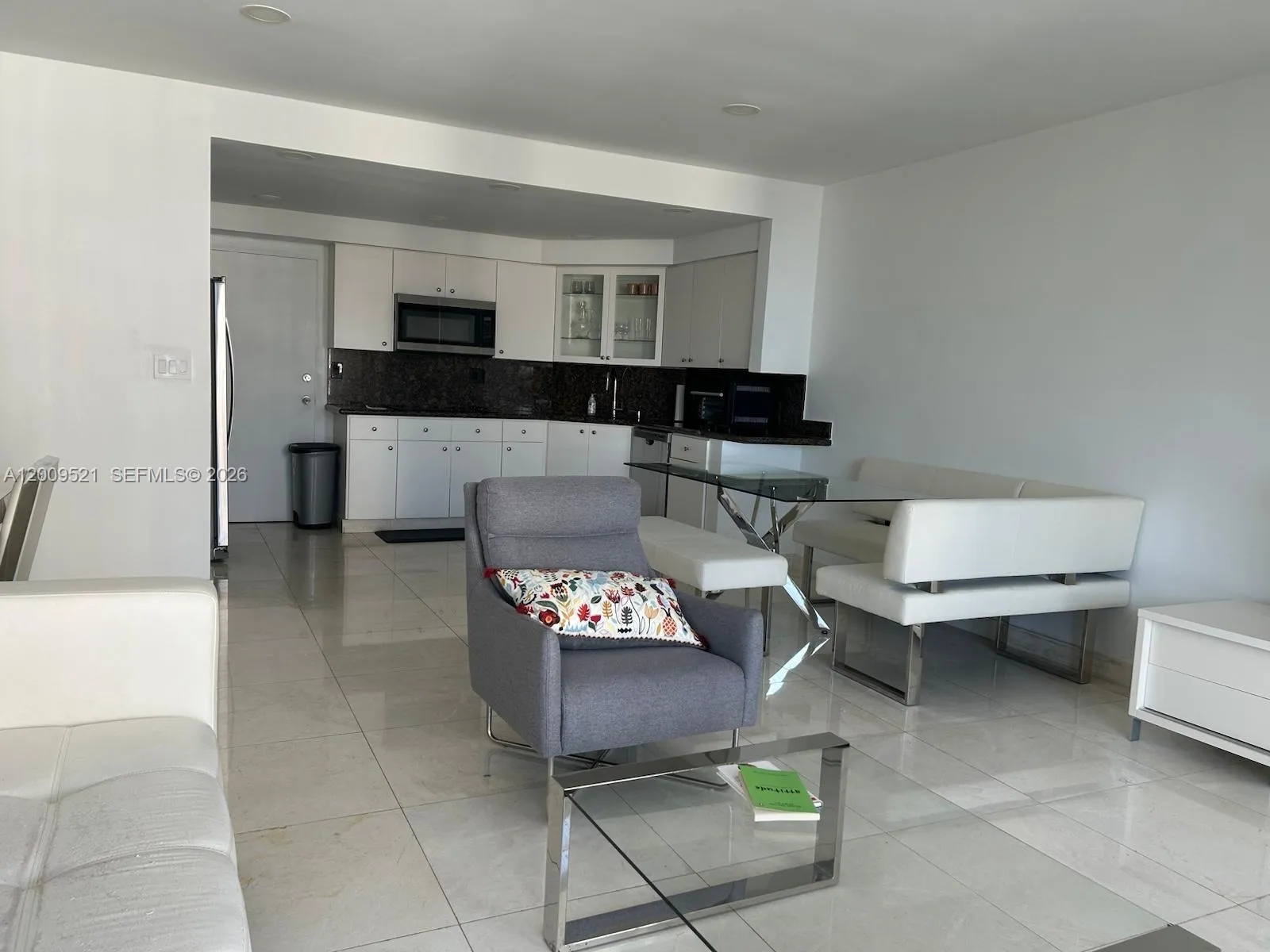 1408 Brickell Bay Dr 1002, Miami, Florida 33131, Miami, Florida 33131, 1 Bedroom Bedrooms, ,1 BathroomBathrooms,Residential Lease,For Rent,1408 Brickell Bay Dr 1002, Miami, Florida 33131,A12009521