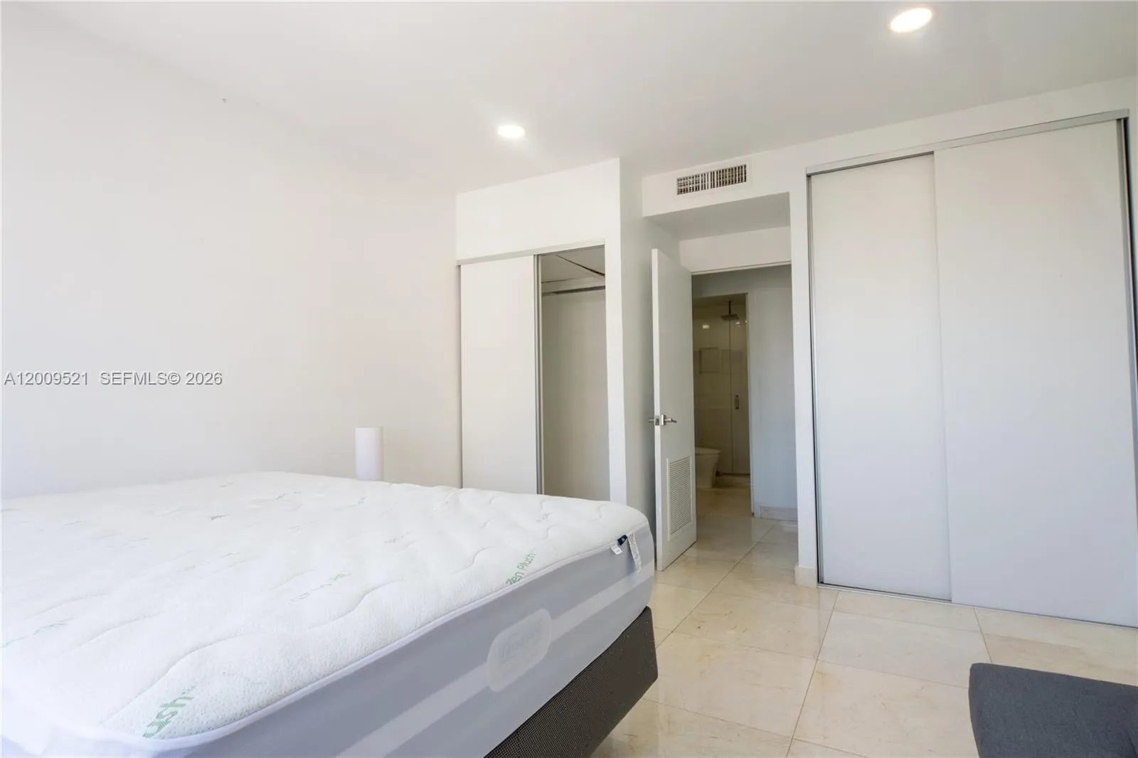 1408 Brickell Bay Dr 1002, Miami, Florida 33131, Miami, Florida 33131, 1 Bedroom Bedrooms, ,1 BathroomBathrooms,Residential Lease,For Rent,1408 Brickell Bay Dr 1002, Miami, Florida 33131,A12009521