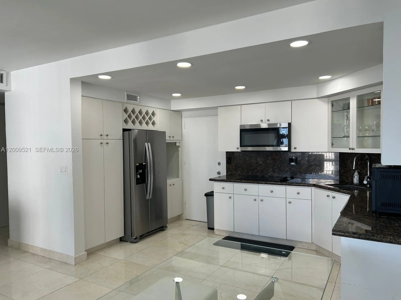 1408 Brickell Bay Dr 1002, Miami, Florida 33131, Miami, Florida 33131, 1 Bedroom Bedrooms, ,1 BathroomBathrooms,Residential Lease,For Rent,1408 Brickell Bay Dr 1002, Miami, Florida 33131,A12009521