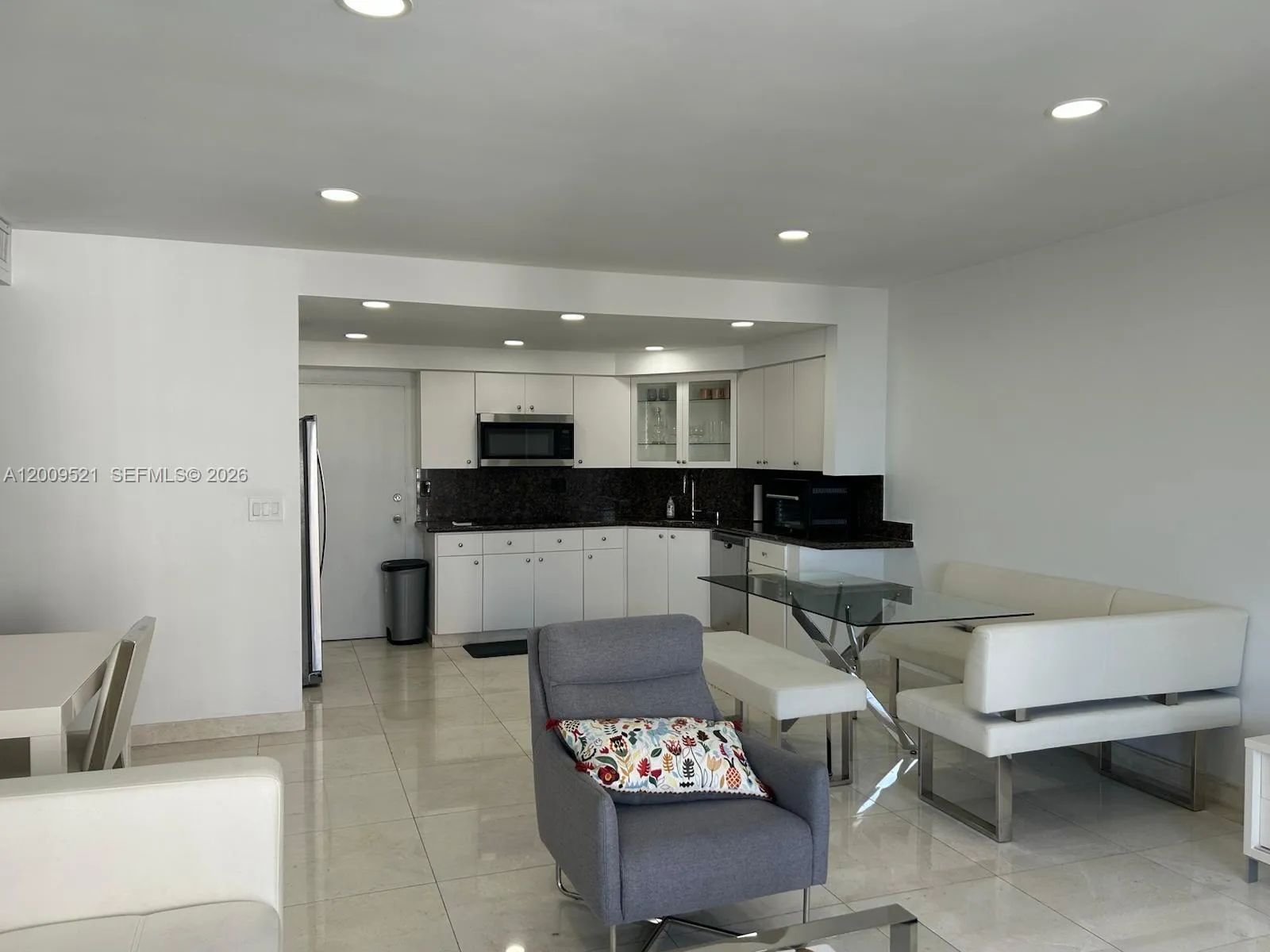 1408 Brickell Bay Dr 1002, Miami, Florida 33131, Miami, Florida 33131, 1 Bedroom Bedrooms, ,1 BathroomBathrooms,Residential Lease,For Rent,1408 Brickell Bay Dr 1002, Miami, Florida 33131,A12009521