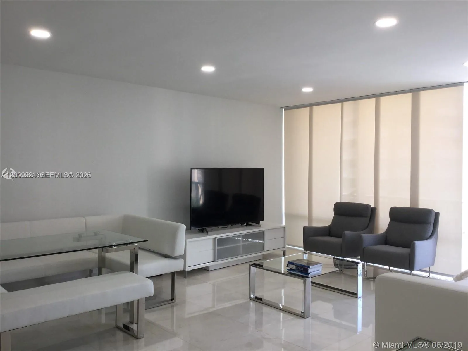 1408 Brickell Bay Dr 1002, Miami, Florida 33131, Miami, Florida 33131, 1 Bedroom Bedrooms, ,1 BathroomBathrooms,Residential Lease,For Rent,1408 Brickell Bay Dr 1002, Miami, Florida 33131,A12009521