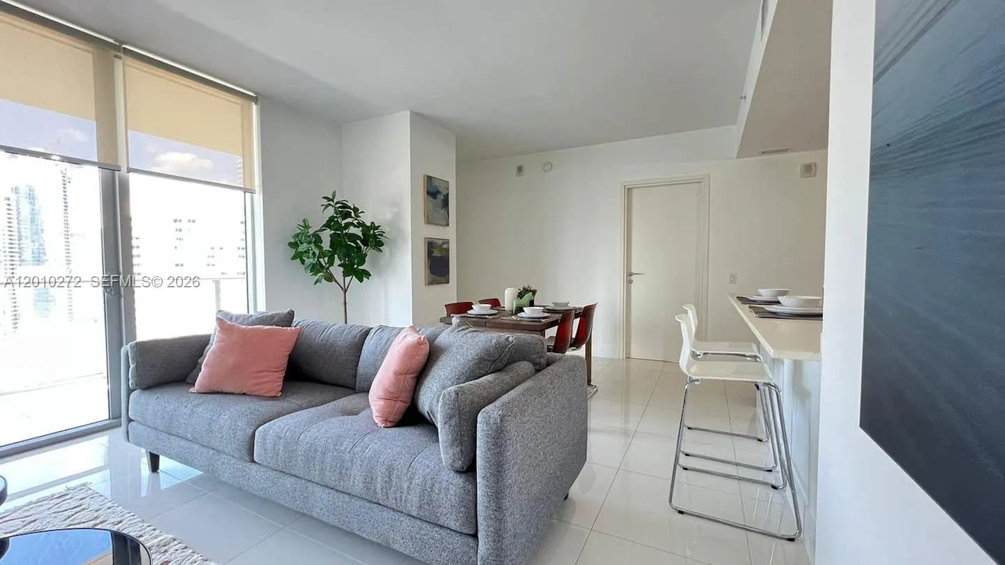 1300 Brickell Bay Dr 3400, Miami, Florida 33131, Miami, Florida 33131, 2 Bedrooms Bedrooms, ,1 BathroomBathrooms,Residential Lease,For Rent,1300 Brickell Bay Dr 3400, Miami, Florida 33131,A12010272