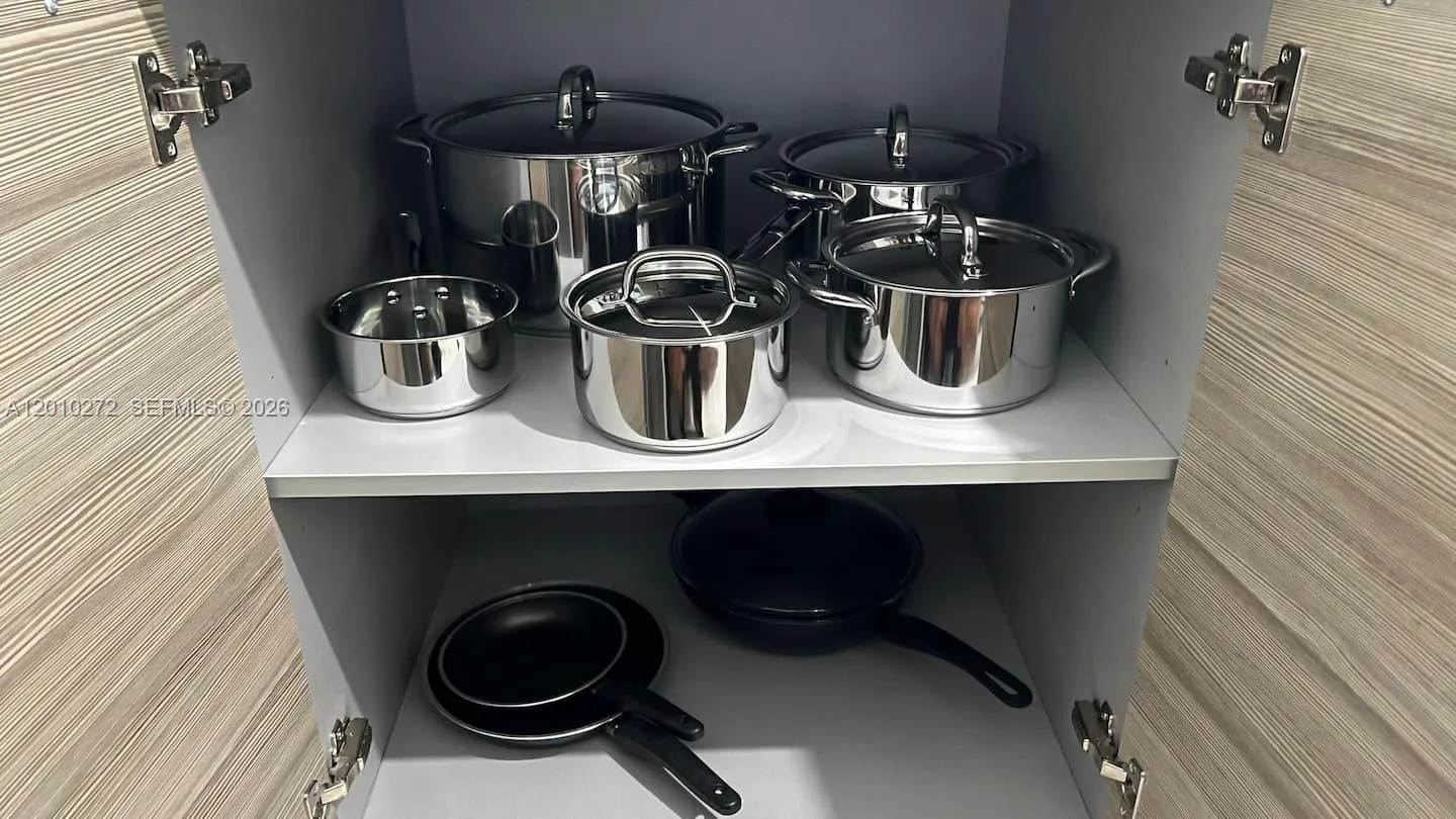 1300 Brickell Bay Dr 3400, Miami, Florida 33131, Miami, Florida 33131, 2 Bedrooms Bedrooms, ,1 BathroomBathrooms,Residential Lease,For Rent,1300 Brickell Bay Dr 3400, Miami, Florida 33131,A12010272