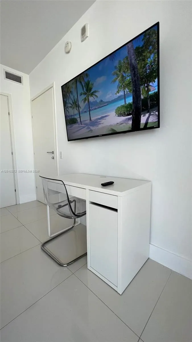 1300 Brickell Bay Dr 3400, Miami, Florida 33131, Miami, Florida 33131, 2 Bedrooms Bedrooms, ,1 BathroomBathrooms,Residential Lease,For Rent,1300 Brickell Bay Dr 3400, Miami, Florida 33131,A12010272