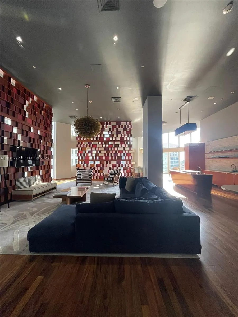 1300 Brickell Bay Dr 3400, Miami, Florida 33131, Miami, Florida 33131, 2 Bedrooms Bedrooms, ,1 BathroomBathrooms,Residential Lease,For Rent,1300 Brickell Bay Dr 3400, Miami, Florida 33131,A12010272