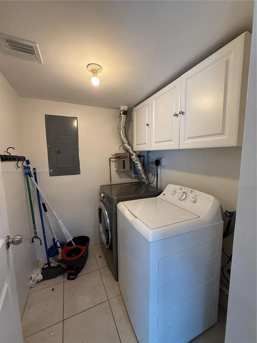 1619 Shenandoah St, Hollywood, Florida 33020, Hollywood, Florida 33020, 3 Bedrooms Bedrooms, ,2 BathroomsBathrooms,Residential Lease,For Rent,1619 Shenandoah St, Hollywood, Florida 33020,A12010125