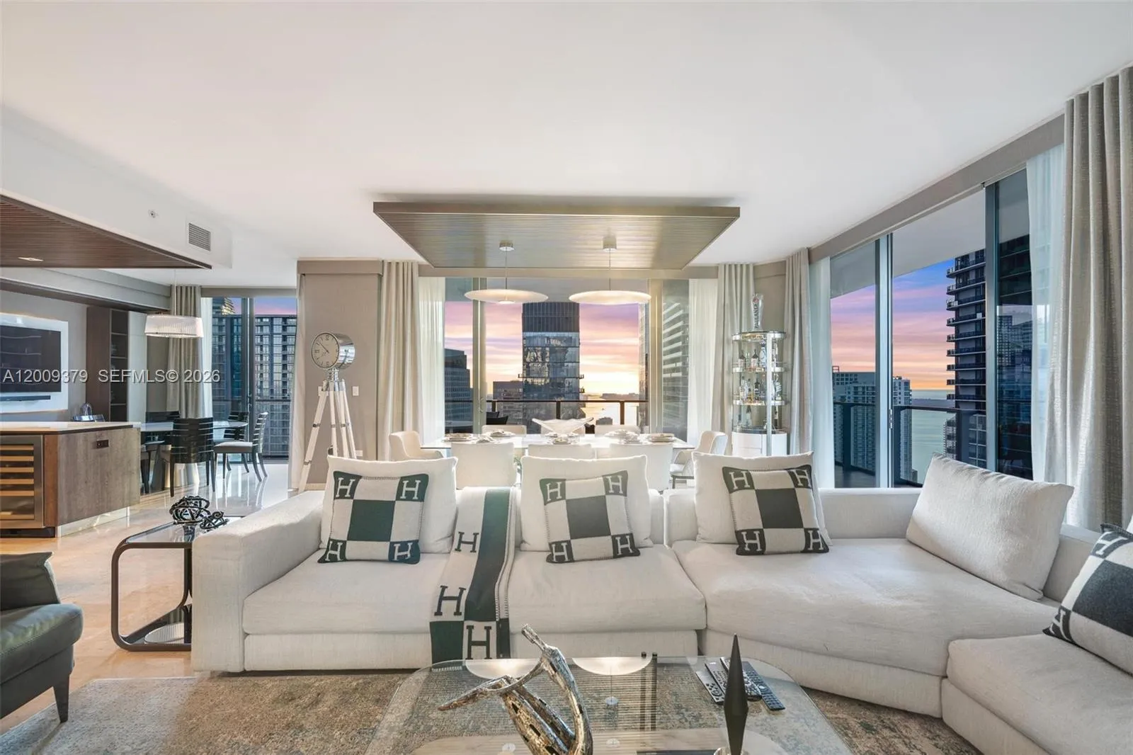 88 Sw 7th St 3801, Miami, Florida 33130, Miami, Florida 33130, 4 Bedrooms Bedrooms, ,4 BathroomsBathrooms,Residential,For Sale,88 Sw 7th St 3801, Miami, Florida 33130,A12009379