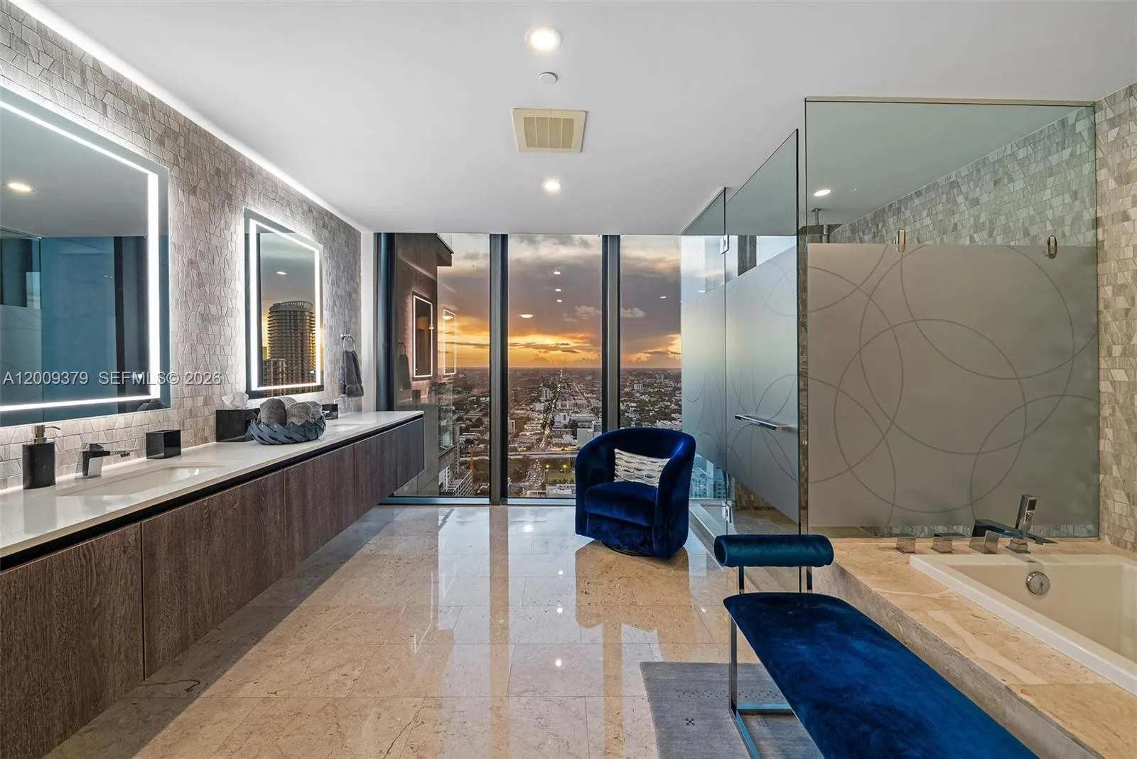 88 Sw 7th St 3801, Miami, Florida 33130, Miami, Florida 33130, 4 Bedrooms Bedrooms, ,4 BathroomsBathrooms,Residential,For Sale,88 Sw 7th St 3801, Miami, Florida 33130,A12009379