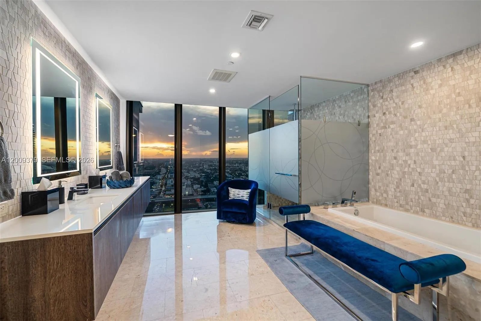 88 Sw 7th St 3801, Miami, Florida 33130, Miami, Florida 33130, 4 Bedrooms Bedrooms, ,4 BathroomsBathrooms,Residential,For Sale,88 Sw 7th St 3801, Miami, Florida 33130,A12009379