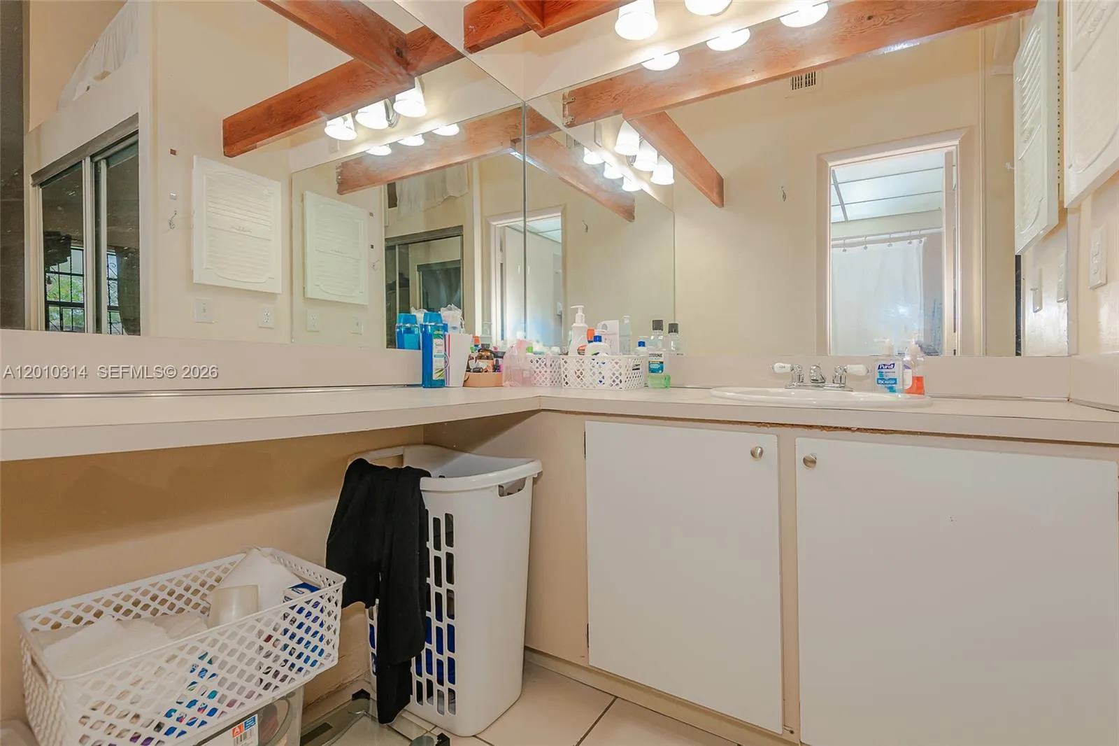 6745 Nw 192nd Ln, Hialeah, Florida 33015, Hialeah, Florida 33015, 2 Bedrooms Bedrooms, ,2 BathroomsBathrooms,Residential,For Sale,6745 Nw 192nd Ln, Hialeah, Florida 33015,A12010314