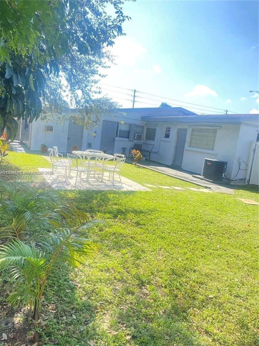 7121 Taft St A, Hollywood, Florida 33024, Hollywood, Florida 33024, ,1 BathroomBathrooms,Residential Lease,For Rent,7121 Taft St A, Hollywood, Florida 33024,A11998613